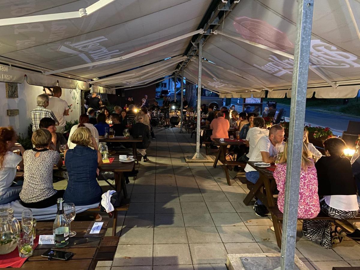 Hostinec U Pejska A Kocicky Mariënbad Buitenkant foto