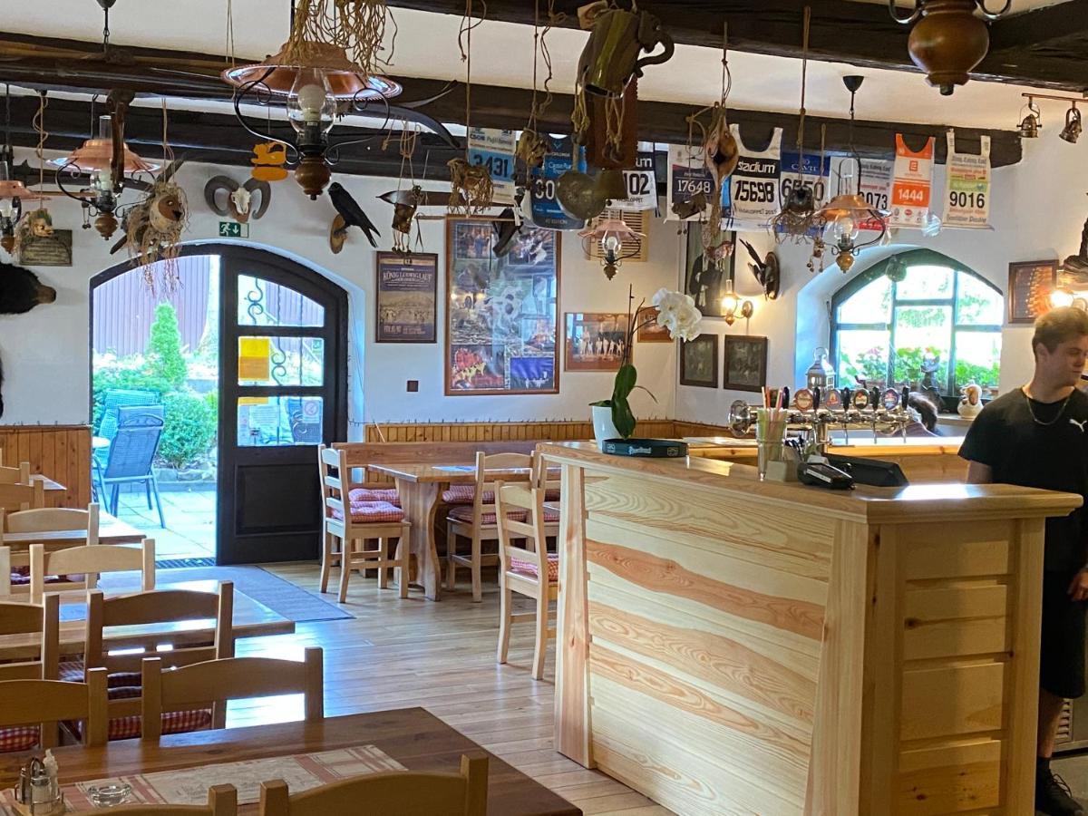 Hostinec U Pejska A Kocicky Mariënbad Buitenkant foto