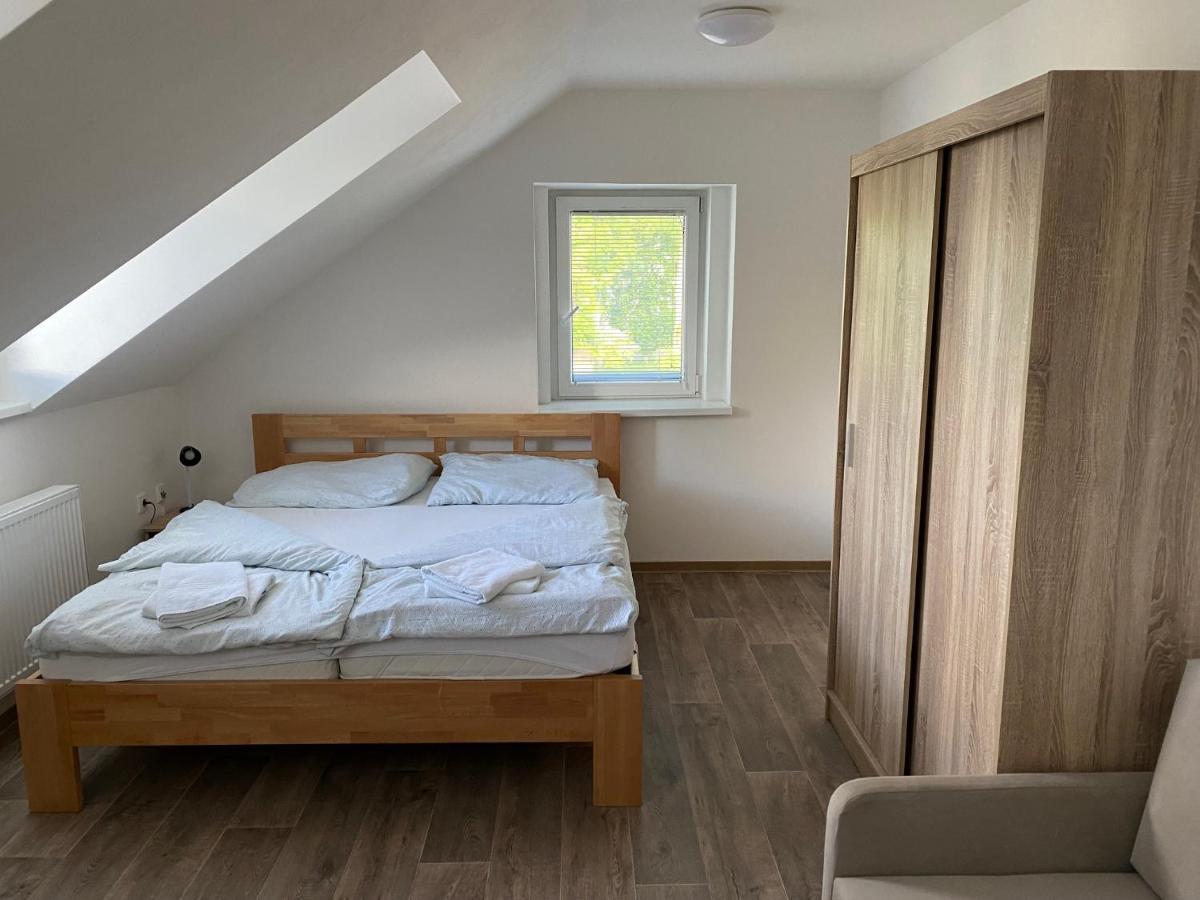 Hostinec U Pejska A Kocicky Mariënbad Buitenkant foto