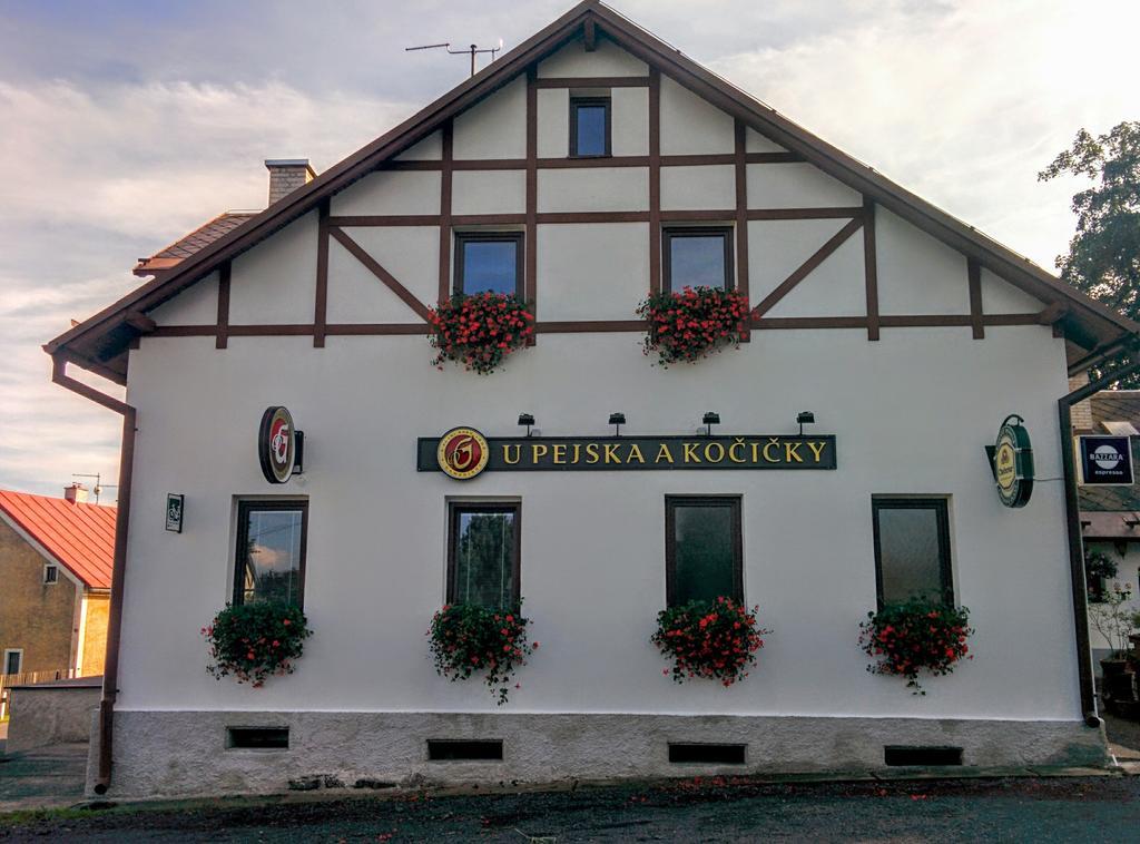 Hostinec U Pejska A Kocicky Mariënbad Buitenkant foto