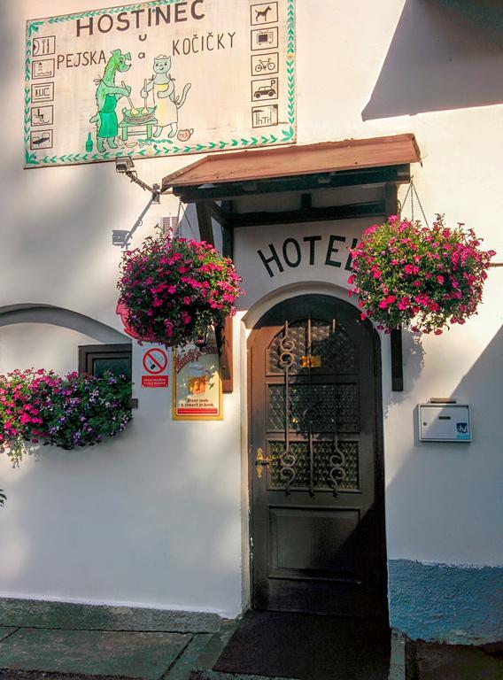 Hostinec U Pejska A Kocicky Mariënbad Buitenkant foto