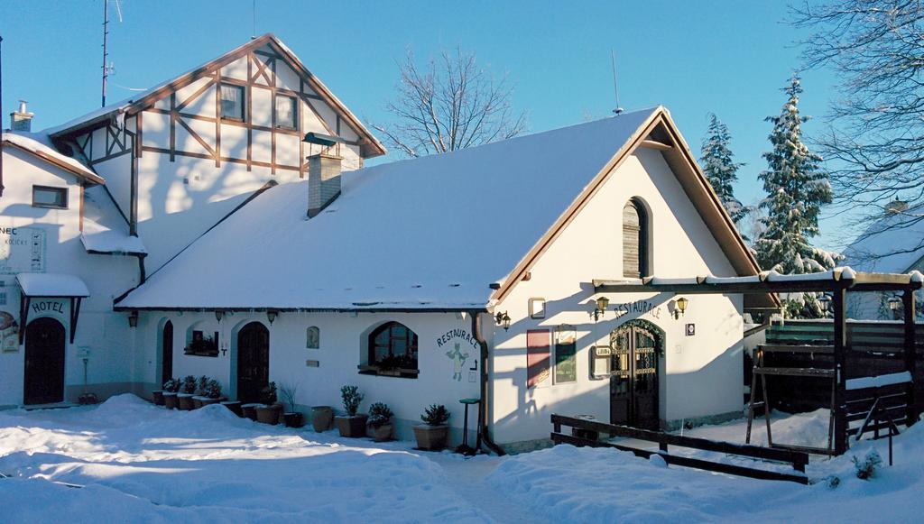 Hostinec U Pejska A Kocicky Mariënbad Buitenkant foto