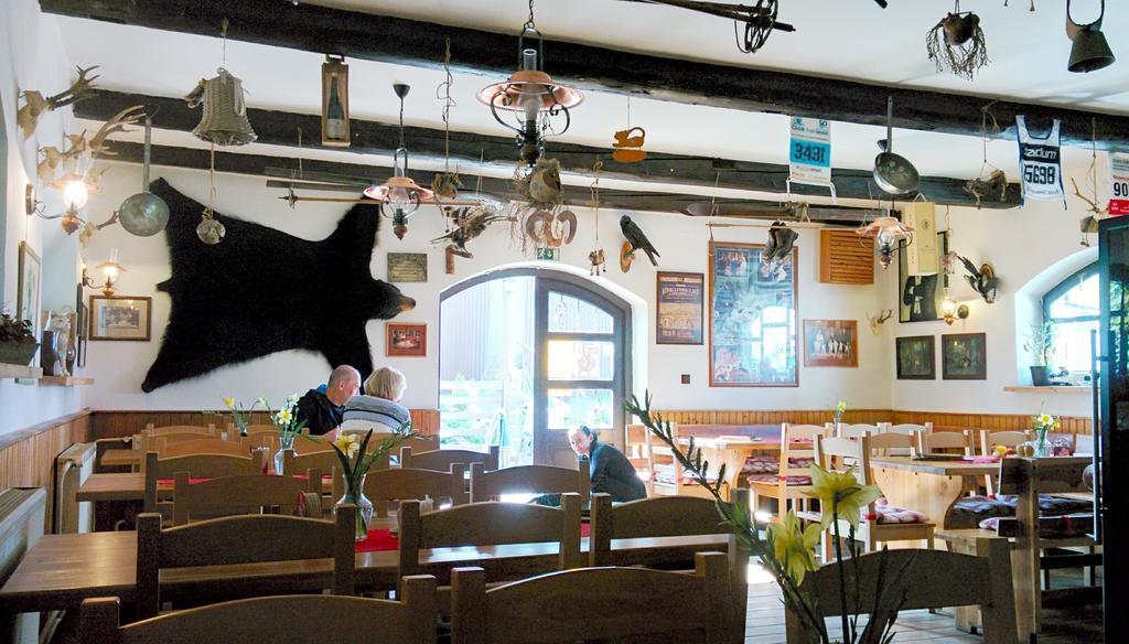 Hostinec U Pejska A Kocicky Mariënbad Buitenkant foto