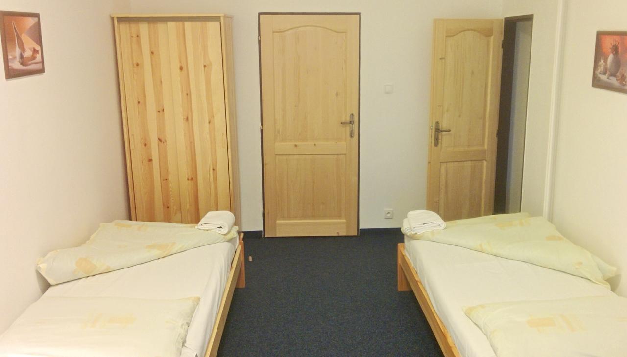 Hostinec U Pejska A Kocicky Mariënbad Buitenkant foto
