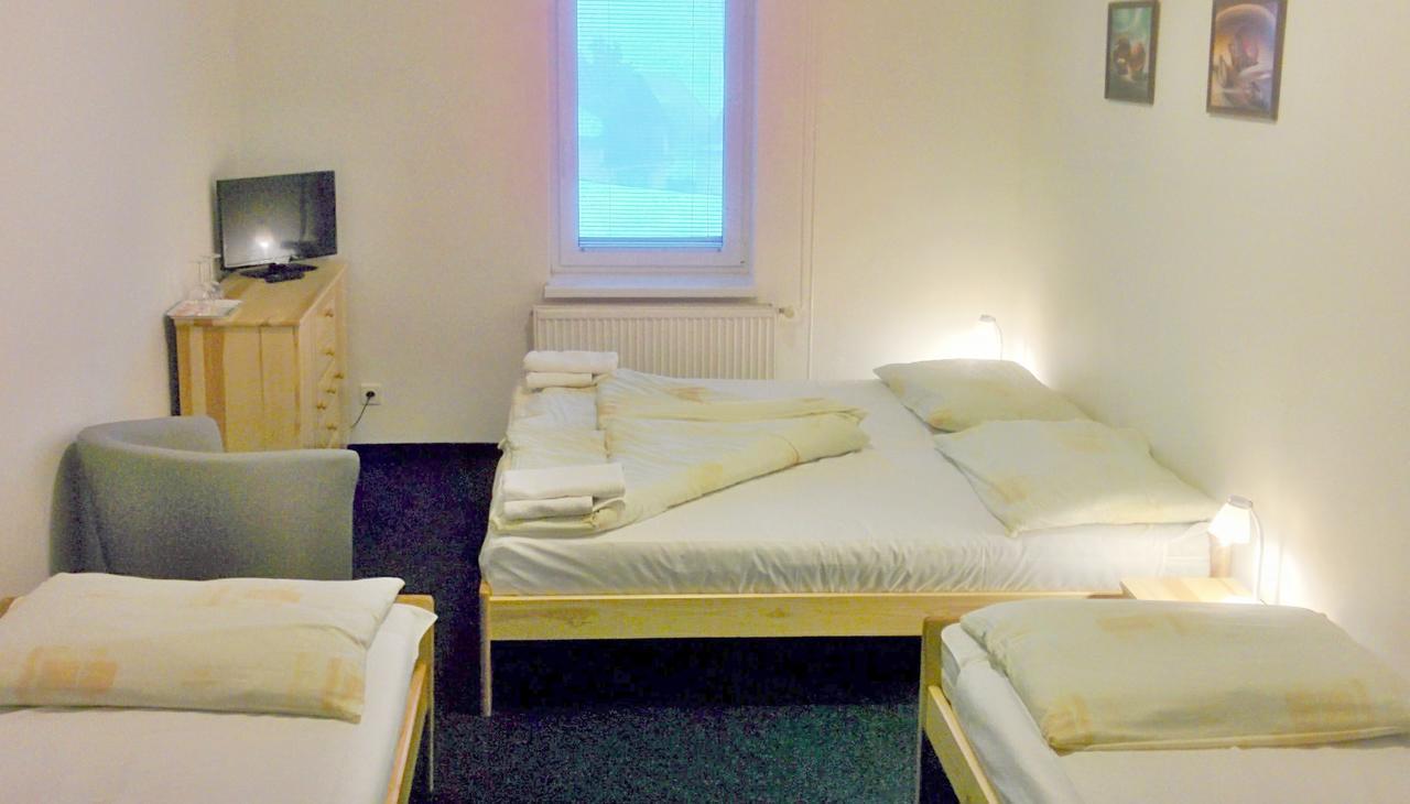 Hostinec U Pejska A Kocicky Mariënbad Buitenkant foto